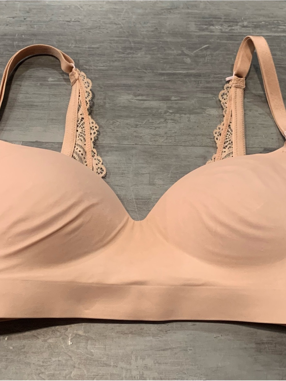 Soma Lace-Trim Seamless  Bra~ Like New!!